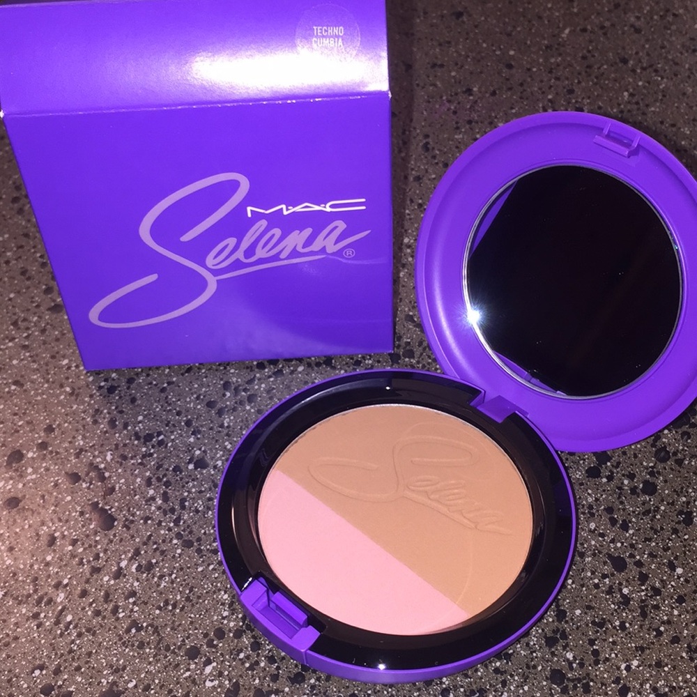 M•A•C Selena blush- limited